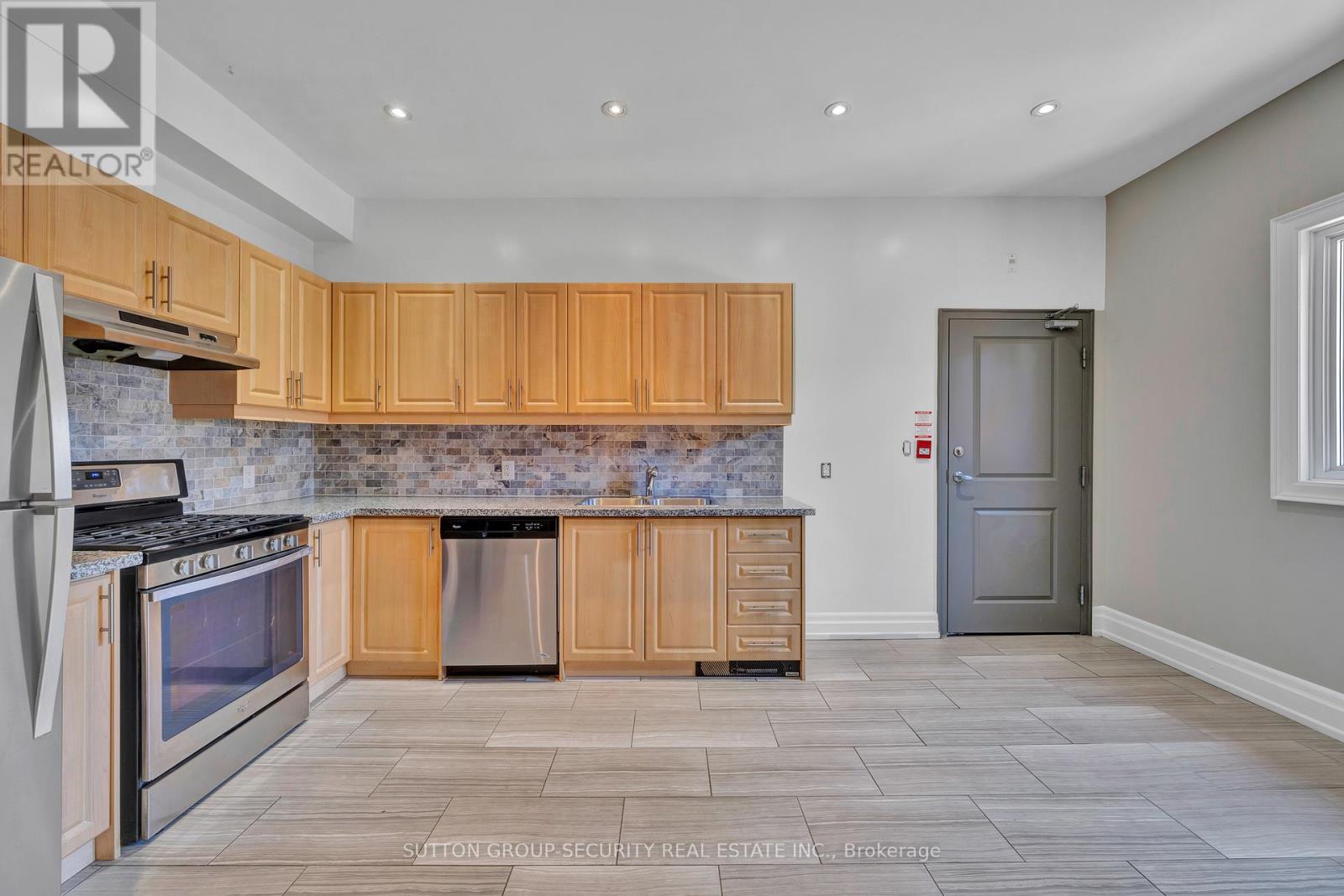 3 - 62 Lippincott Street, Toronto, Ontario  M5T 2R5 - Photo 8 - C13567916