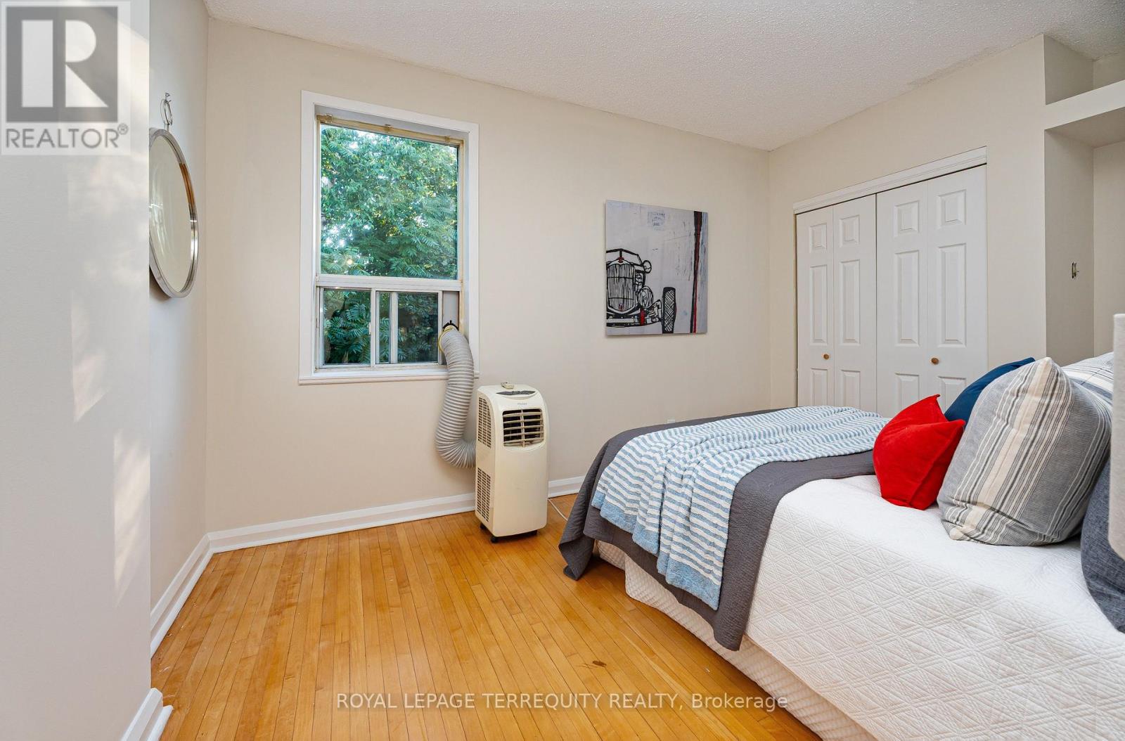 680 Woodbine Avenue, Toronto, Ontario  M4E 2J1 - Photo 20 - E13567796