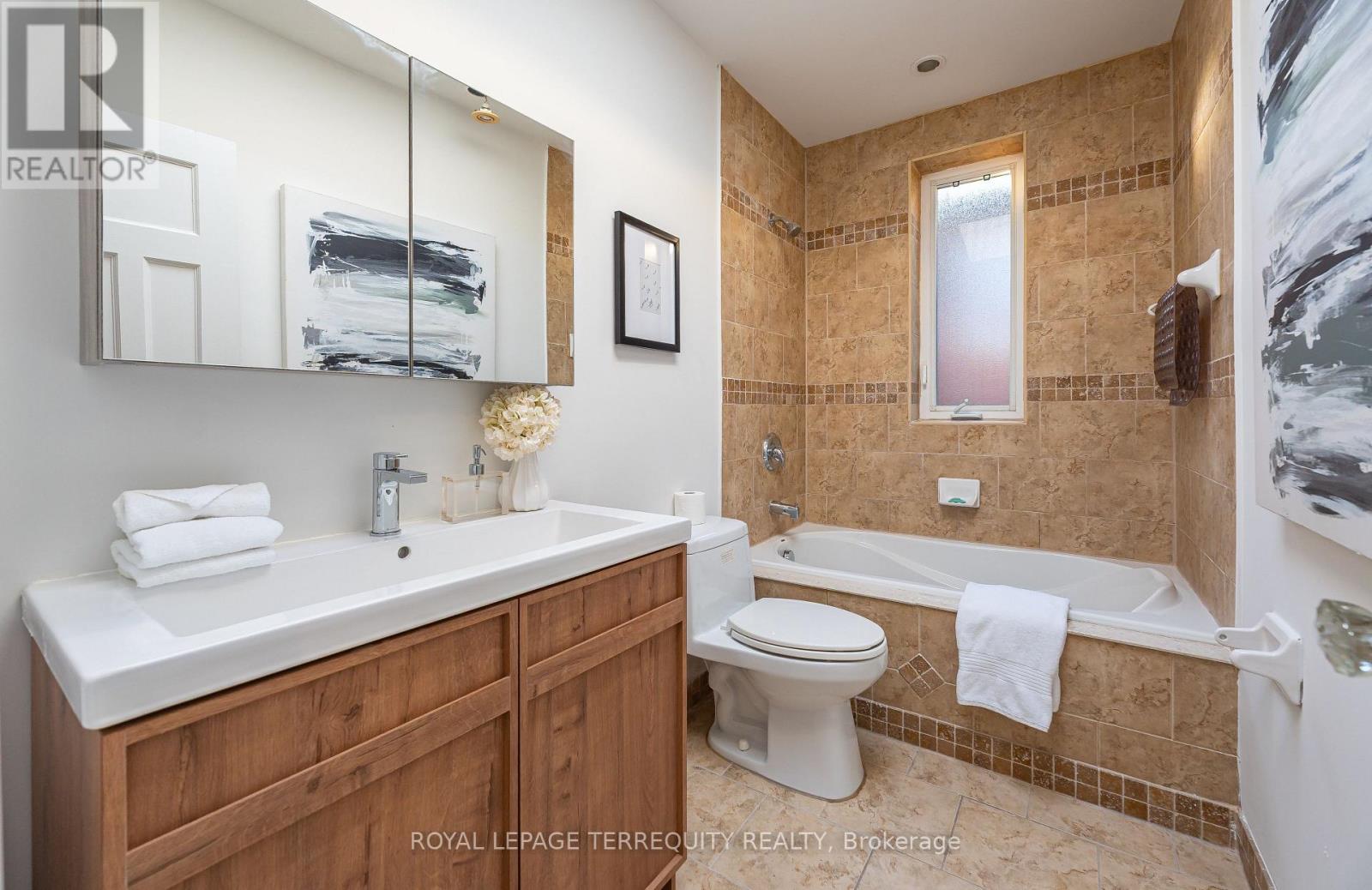680 Woodbine Avenue, Toronto, Ontario  M4E 2J1 - Photo 22 - E13567796