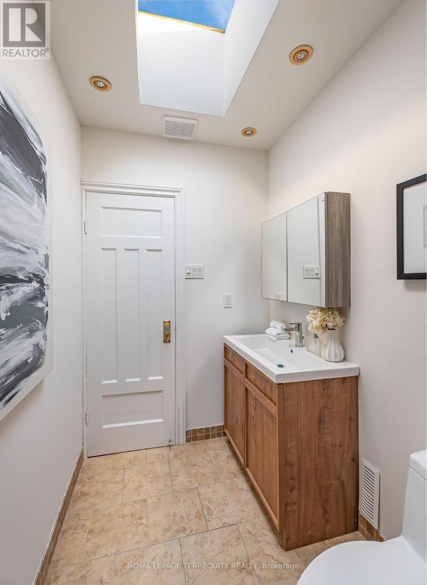 680 Woodbine Avenue, Toronto, Ontario  M4E 2J1 - Photo 23 - E13567796