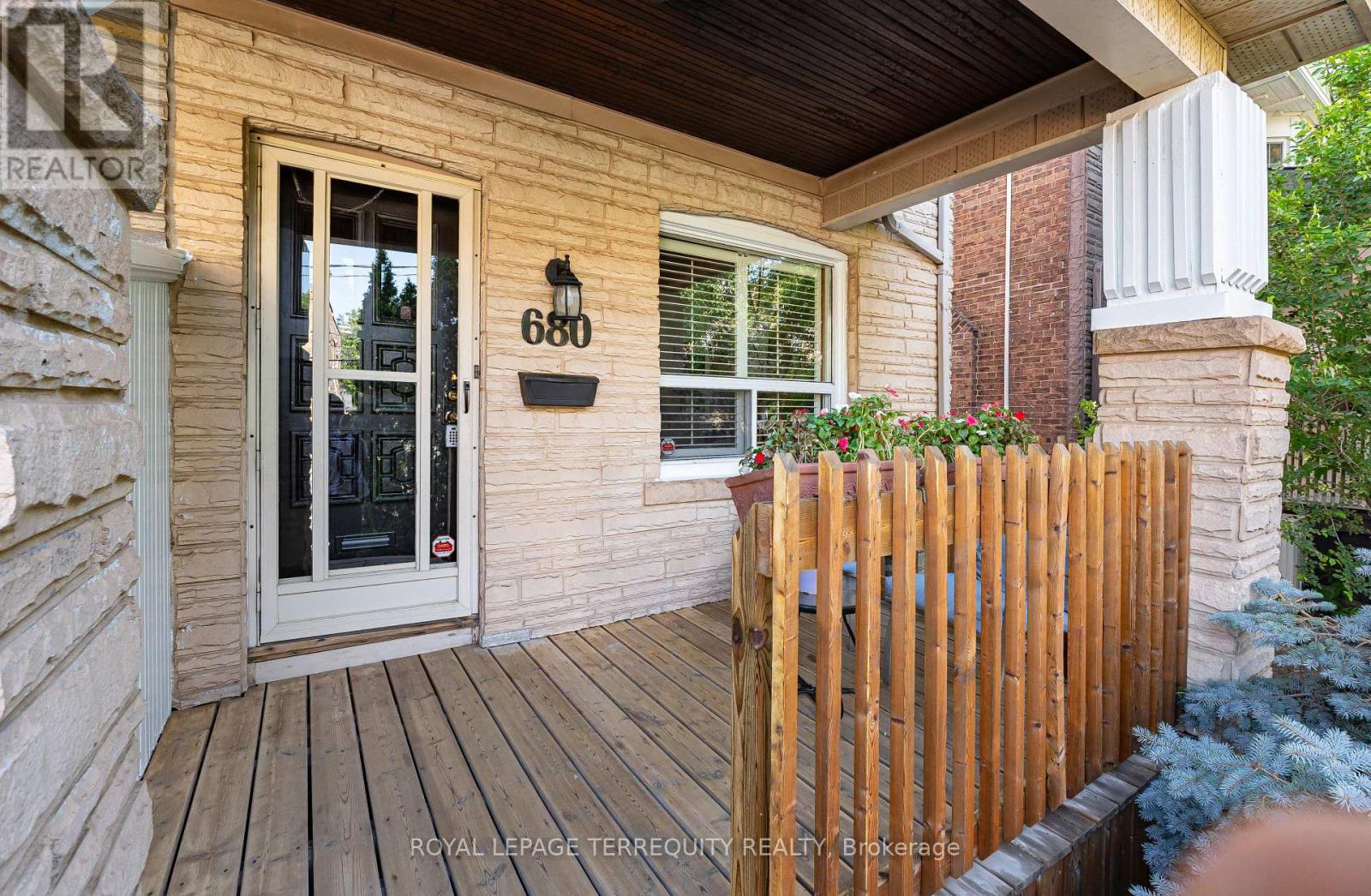 680 Woodbine Avenue, Toronto, Ontario  M4E 2J1 - Photo 3 - E13567796