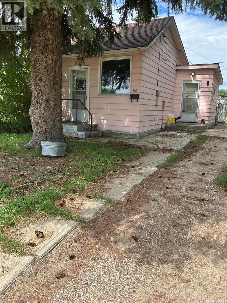 1324 Hochelaga STREET W, Moose Jaw, Saskatchewan