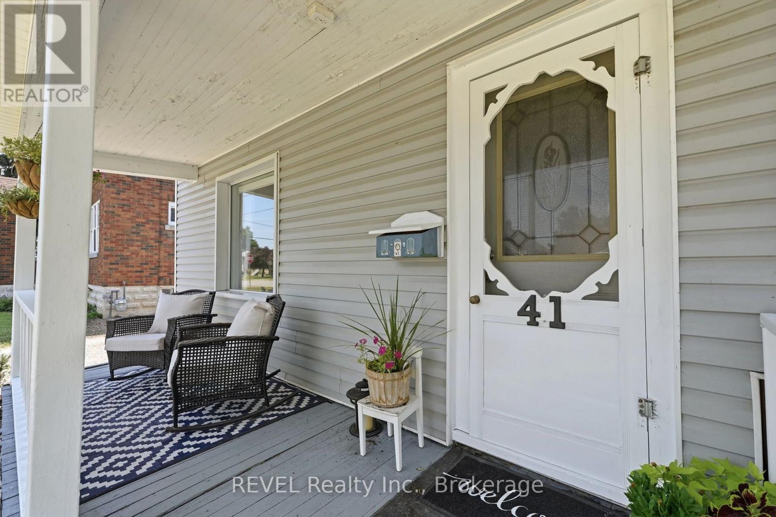 41 Cross Street, Port Colborne, Ontario  L3K 1K8 - Photo 2 - X13568168