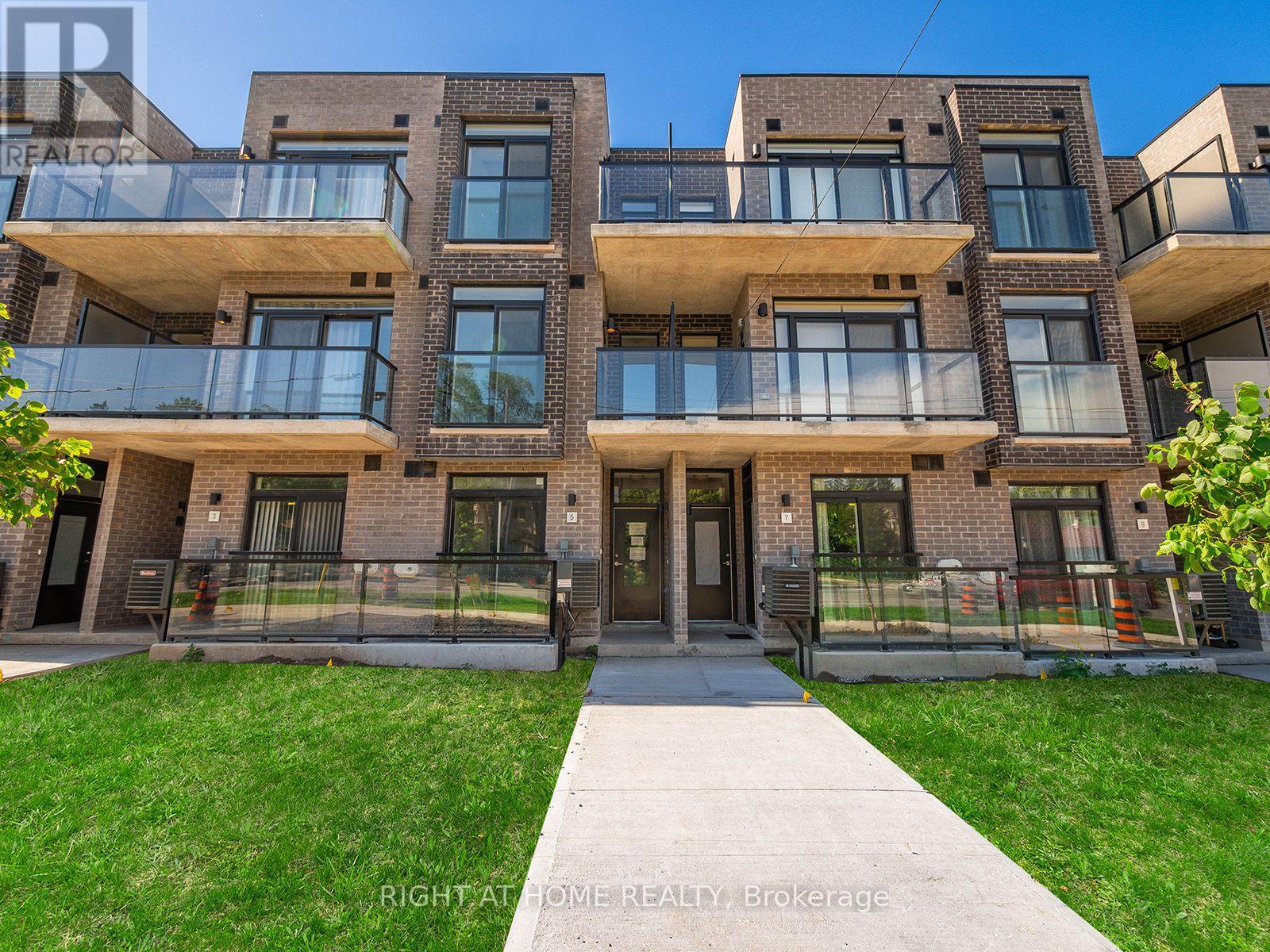 4 - 260 Finch Avenue E, Toronto, Ontario M2N 0L3 - Photo 2 - C13567986