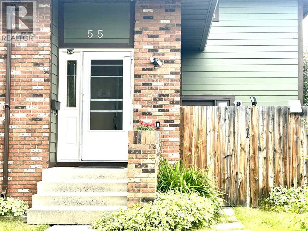 55 Bermuda Close NW, Calgary, Alberta  T3K 1G4 - Photo 3 - A2329592