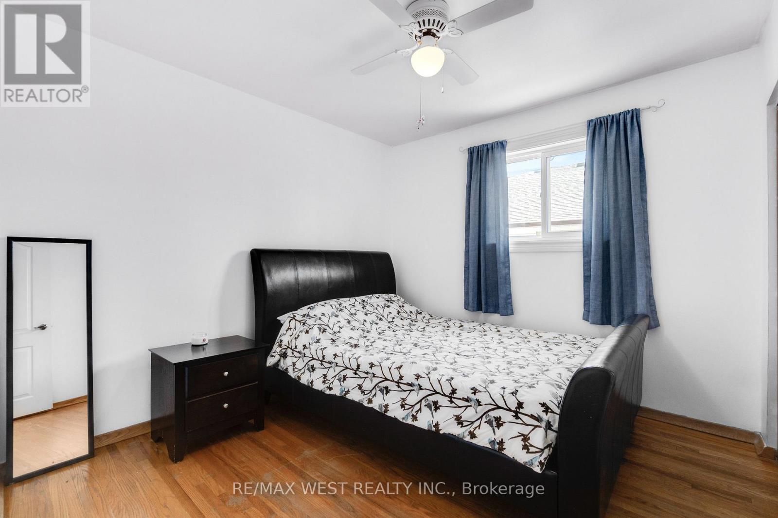 246 Verobeach Boulevard, Toronto, Ontario  M9M 1R6 - Photo 5 - W13568106