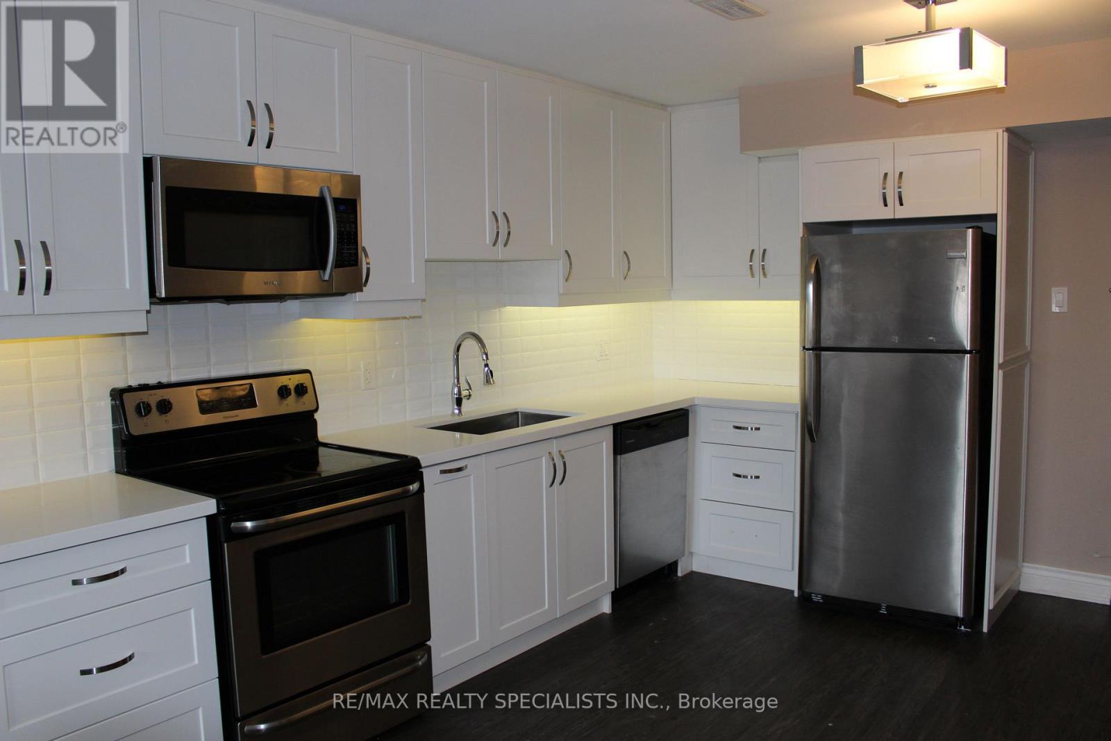 8 - 6 Brant Street, Mississauga, Ontario  L5G 3N8 - Photo 3 - W13568158