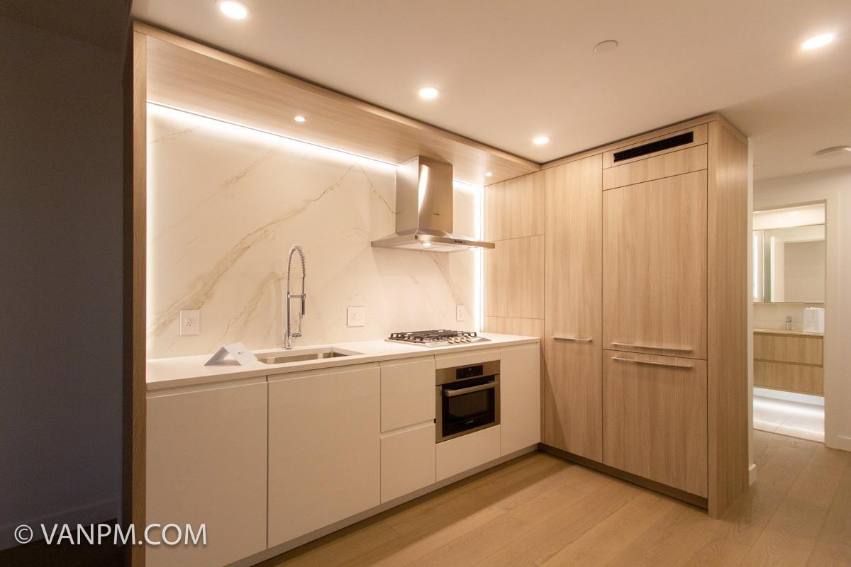 202 15165 THRIFT AVENUE - Photo 4