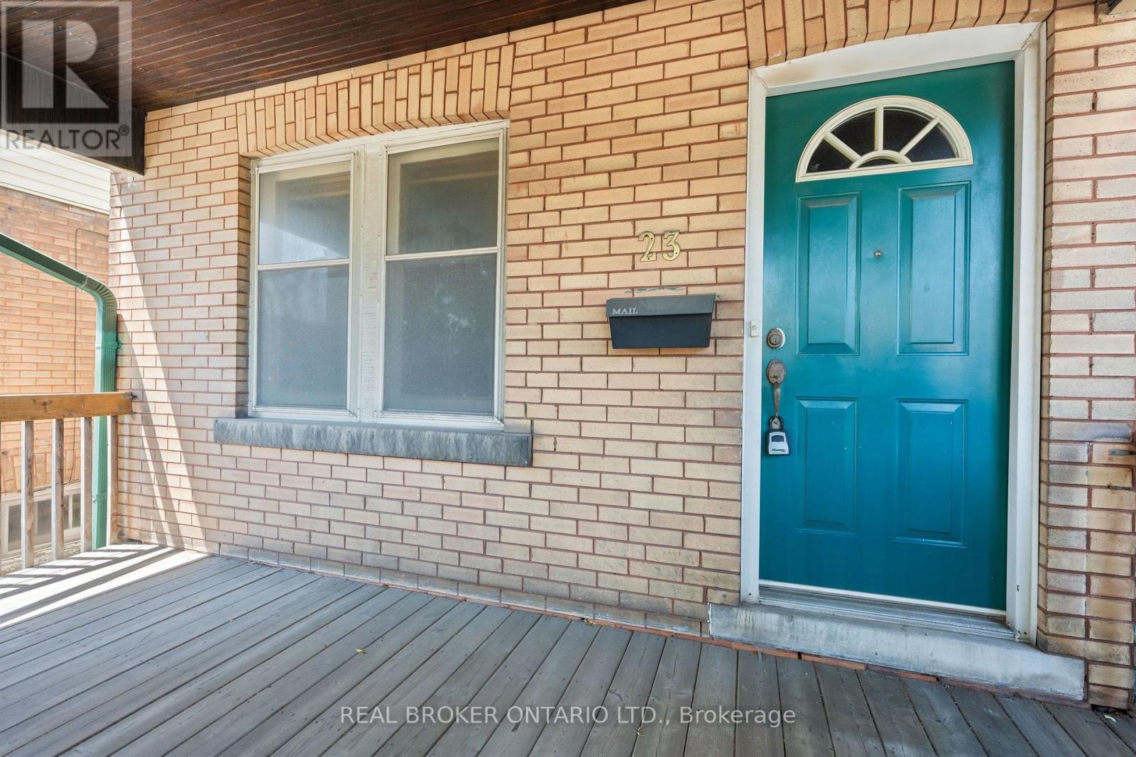 23 Edgemont Street N, Hamilton, Ontario  L8H 4C7 - Photo 2 - X13568082