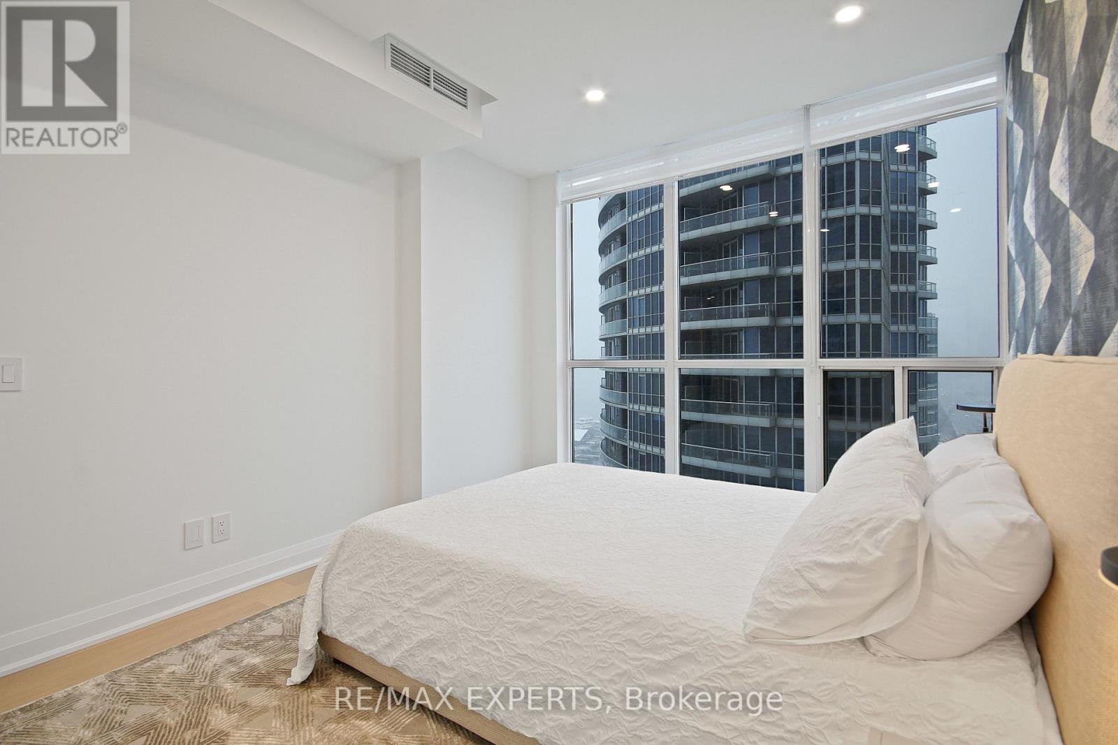2011 - 208 Queens Quay W, Toronto, Ontario  M5J 2Y5 - Photo 18 - C13567956