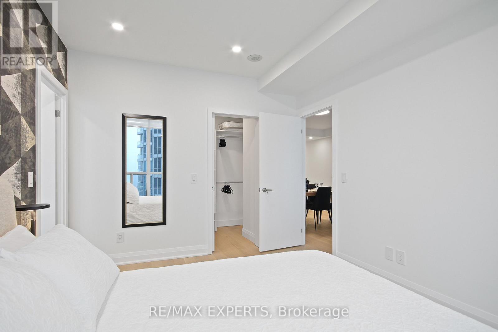 2011 - 208 Queens Quay W, Toronto, Ontario  M5J 2Y5 - Photo 19 - C13567956