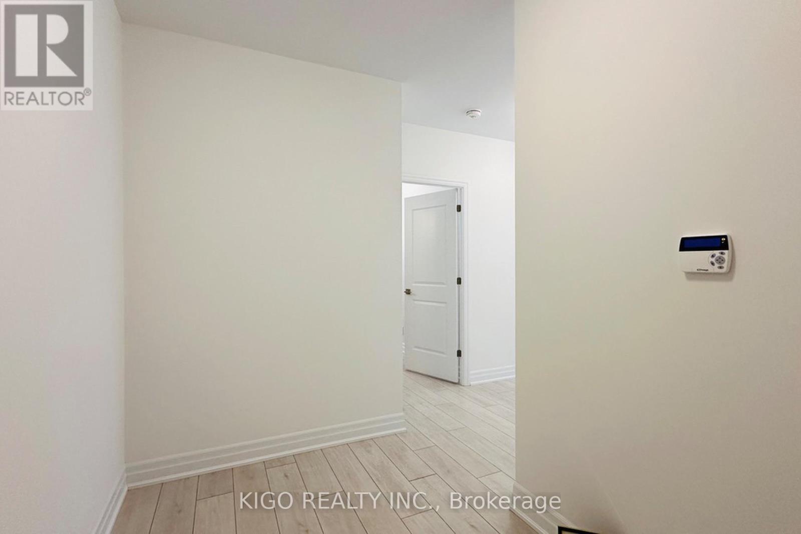 210 - 30 Elm Drive W, Mississauga, Ontario  L5B 0N6 - Photo 4 - W13539574