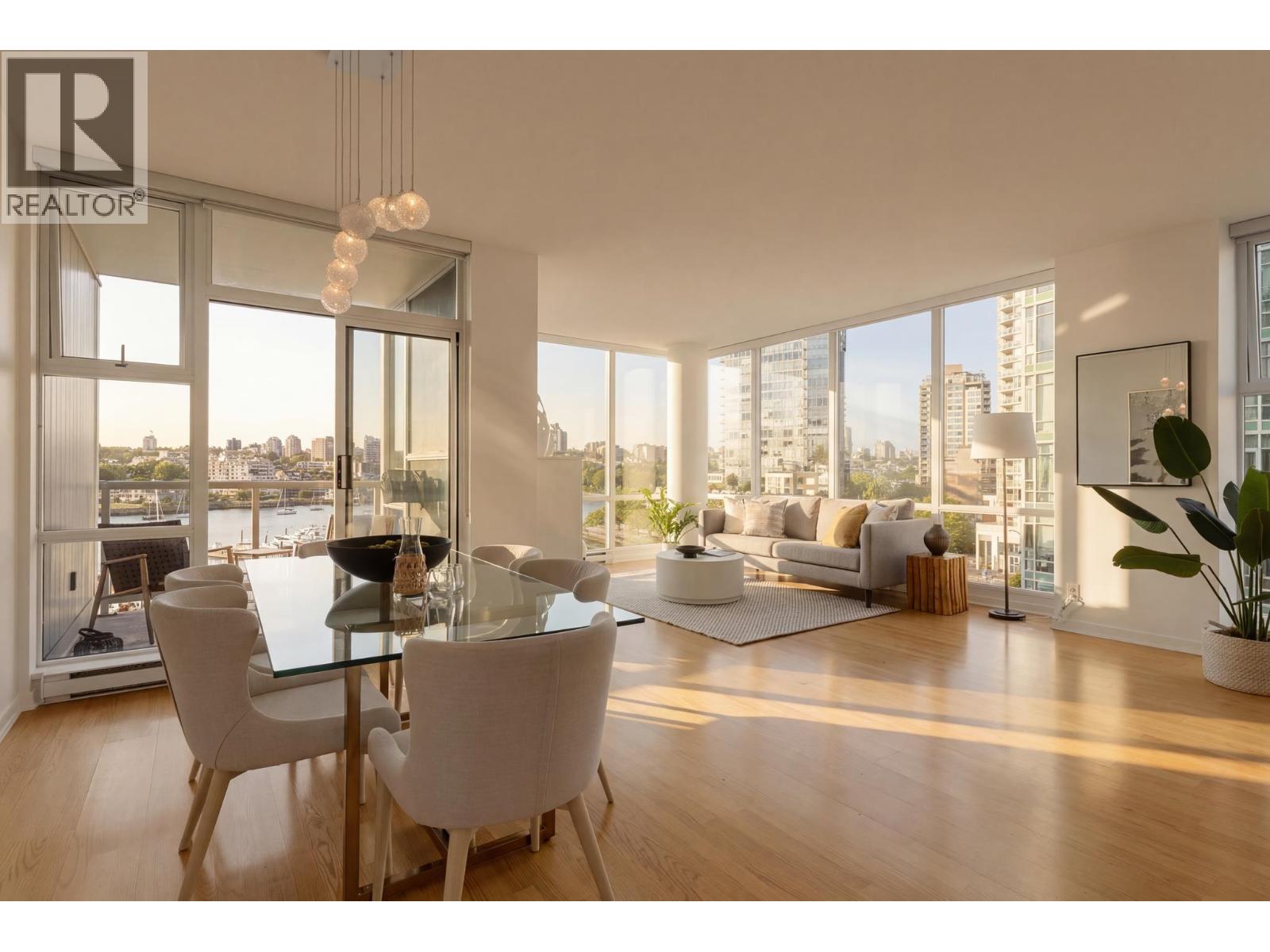 702 1099 MARINASIDE CRESCENT
