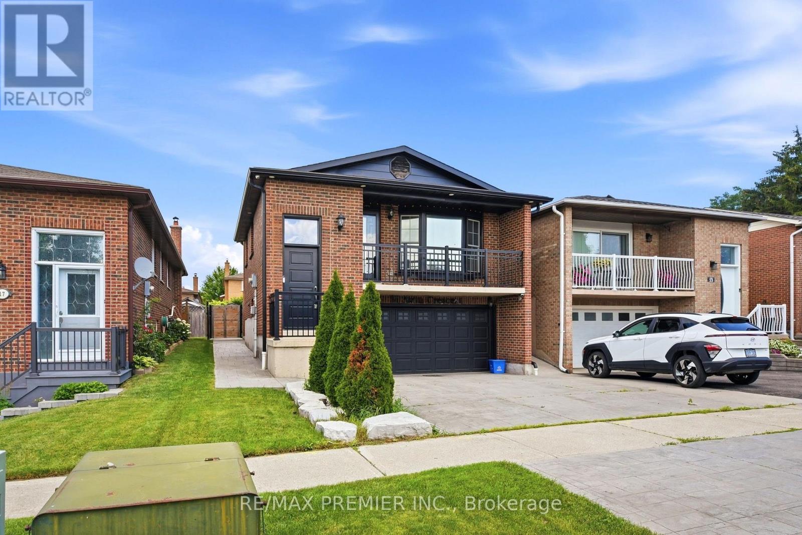21 Avon Crescent, Vaughan, Ontario  L4L 1H4 - Photo 2 - N13556428