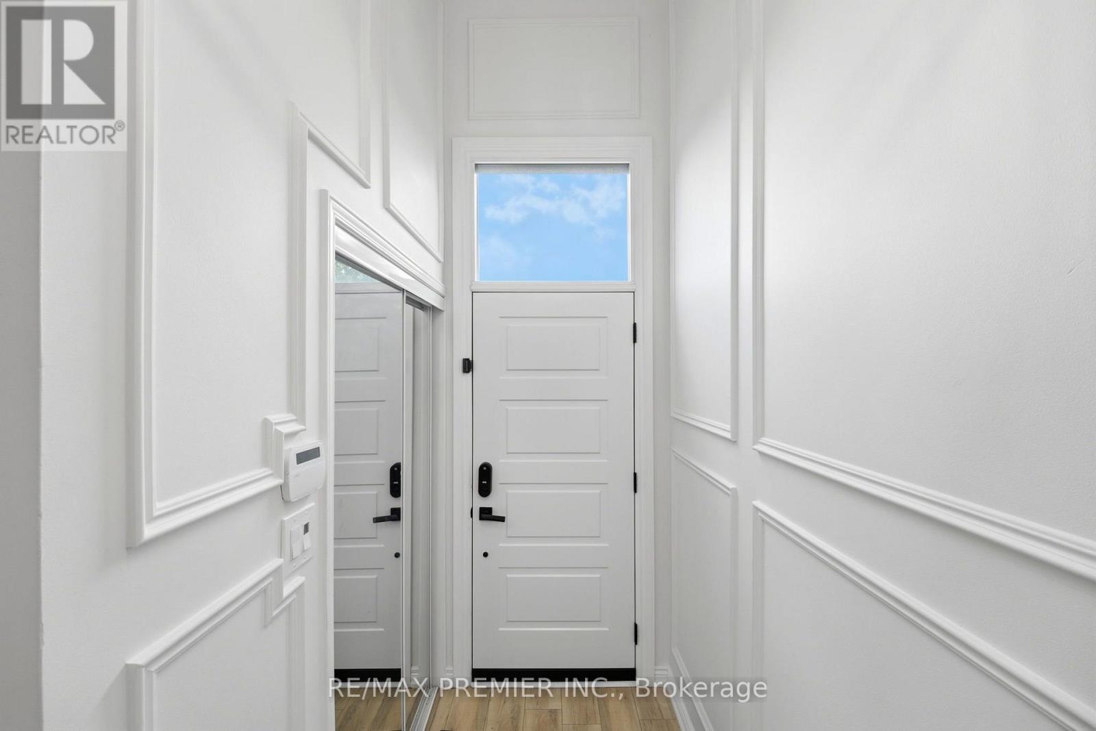 21 Avon Crescent, Vaughan, Ontario  L4L 1H4 - Photo 4 - N13556428