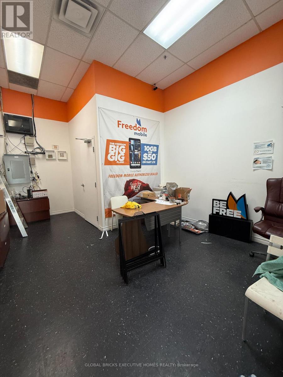 24a - 2514 Finch Avenue W, Toronto, Ontario  M9M 2G3 - Photo 13 - W13516272