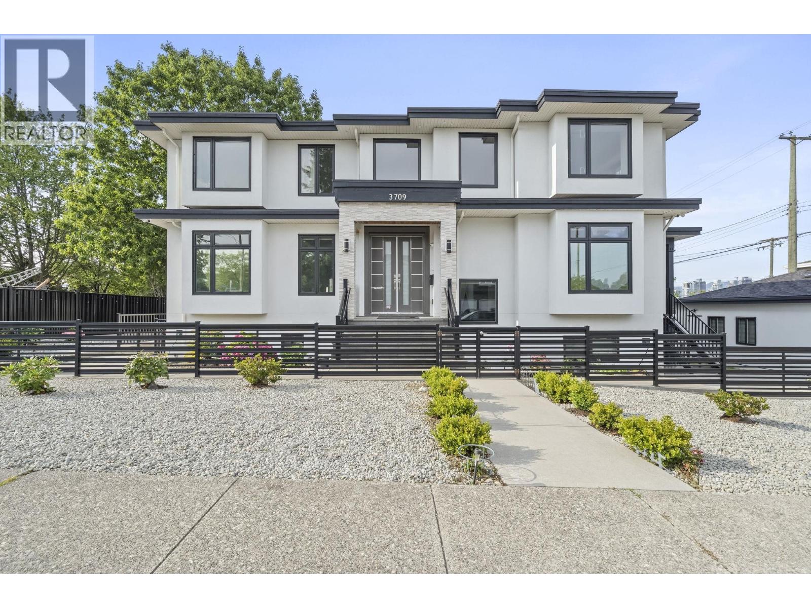 3709 Avondale Street, Burnaby, British Columbia  V5G 1N8 - Photo 2 - R3146611