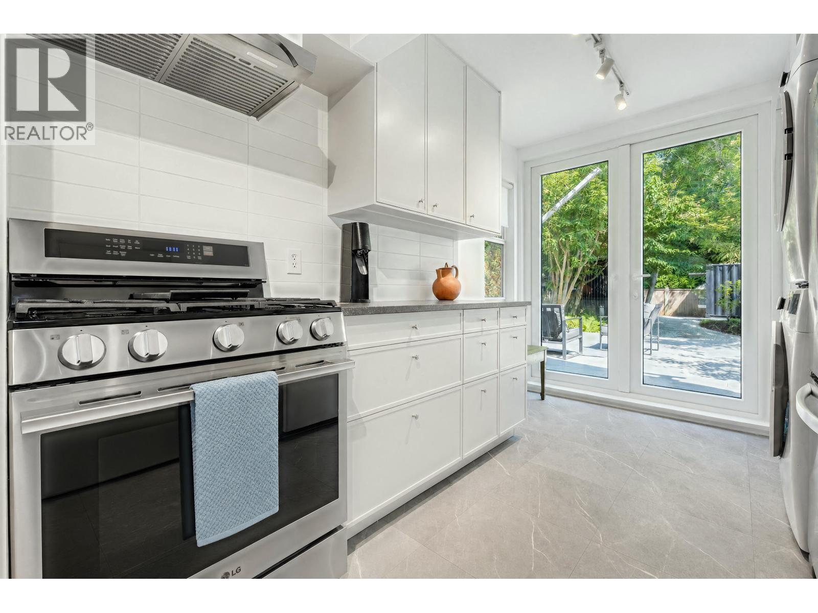 2053 Charles Street, Vancouver, British Columbia V5L 2V1 - Photo 11 - R3146651
