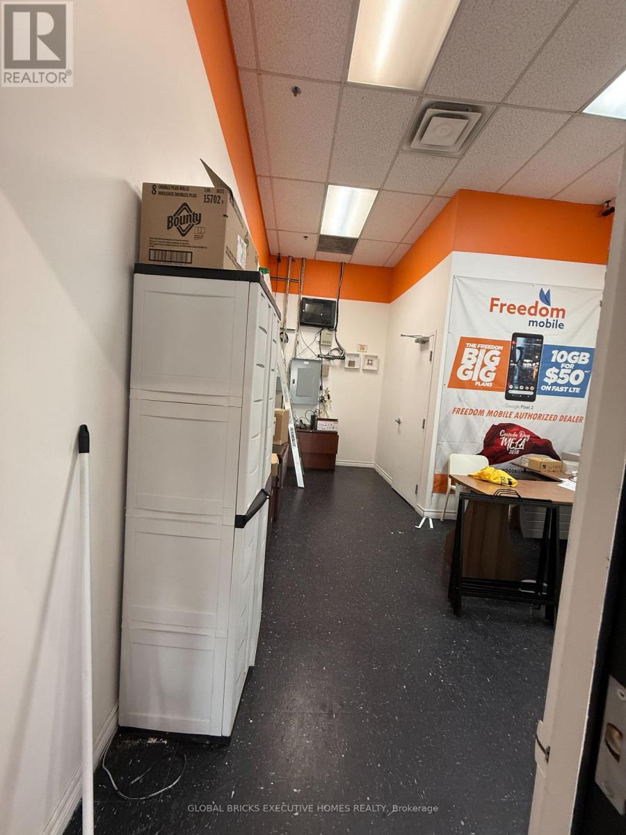 24a - 2514 Finch Avenue W, Toronto, Ontario  M9M 2G3 - Photo 12 - W13516272