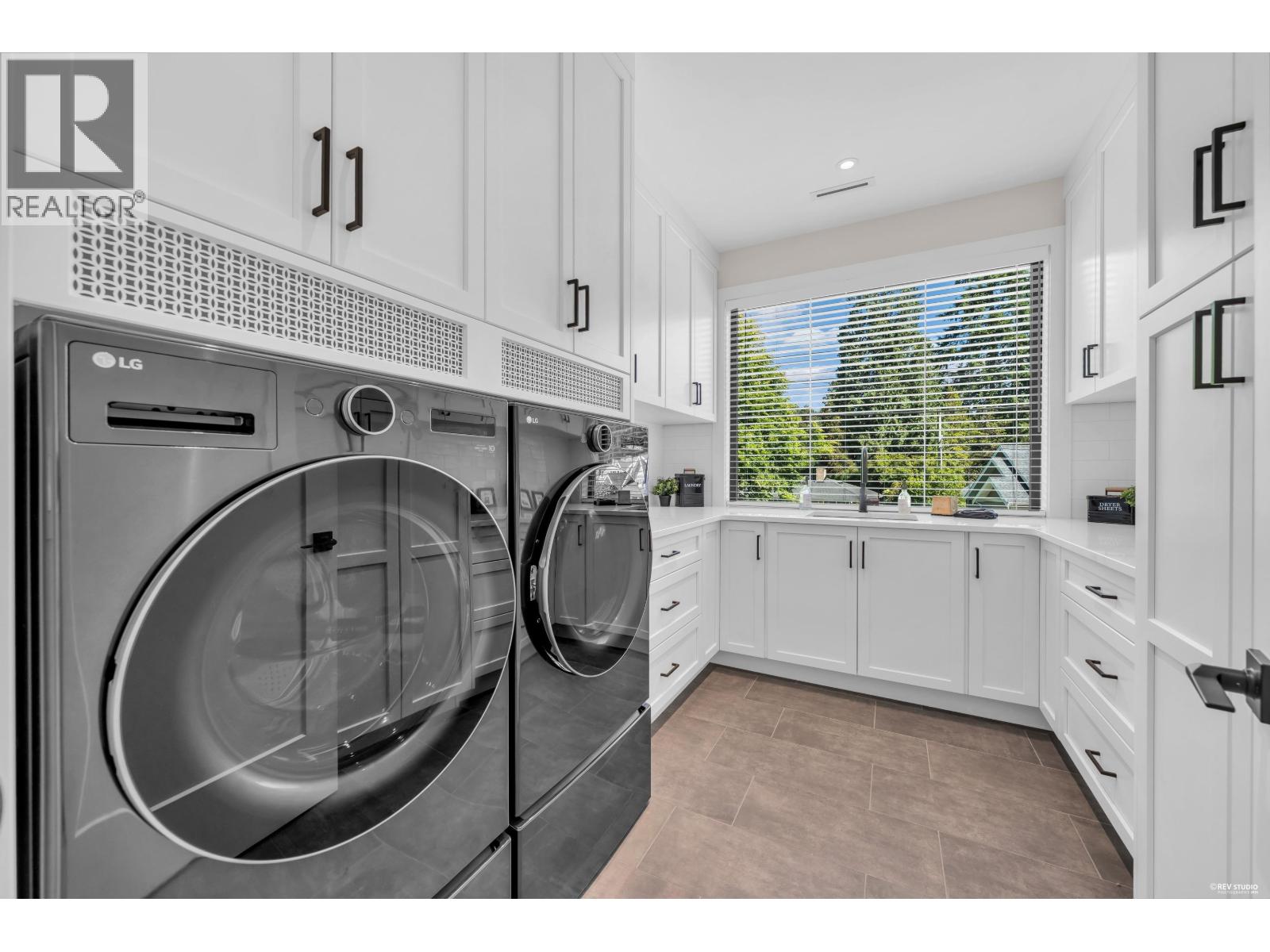 372 MOYNE DRIVE - Photo 18