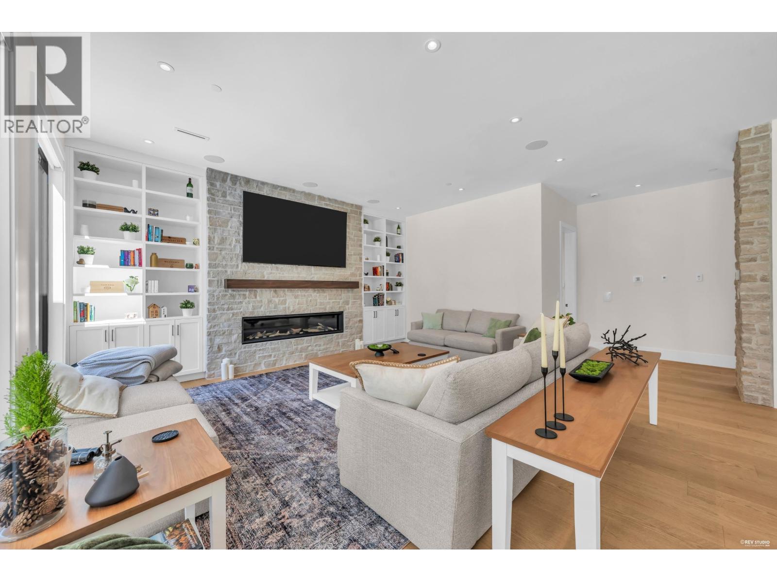 372 MOYNE DRIVE - Photo 3
