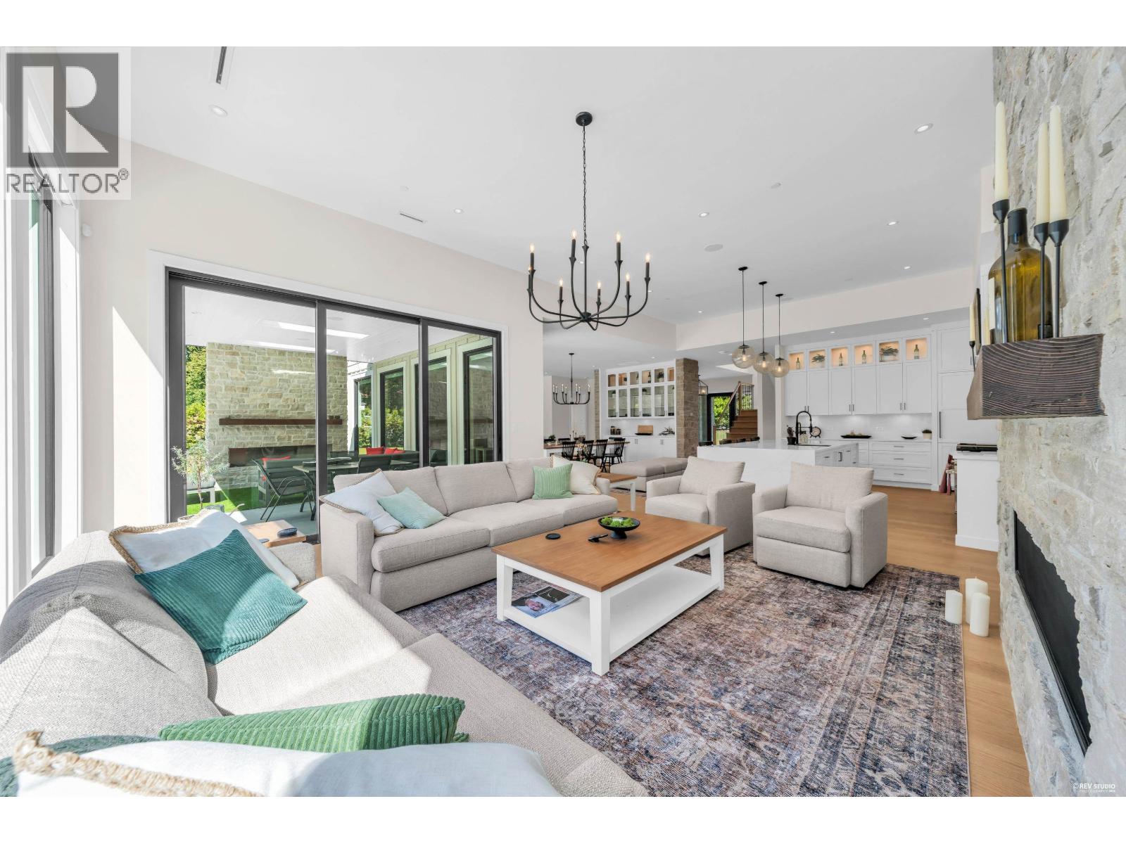 372 MOYNE DRIVE - Photo 4