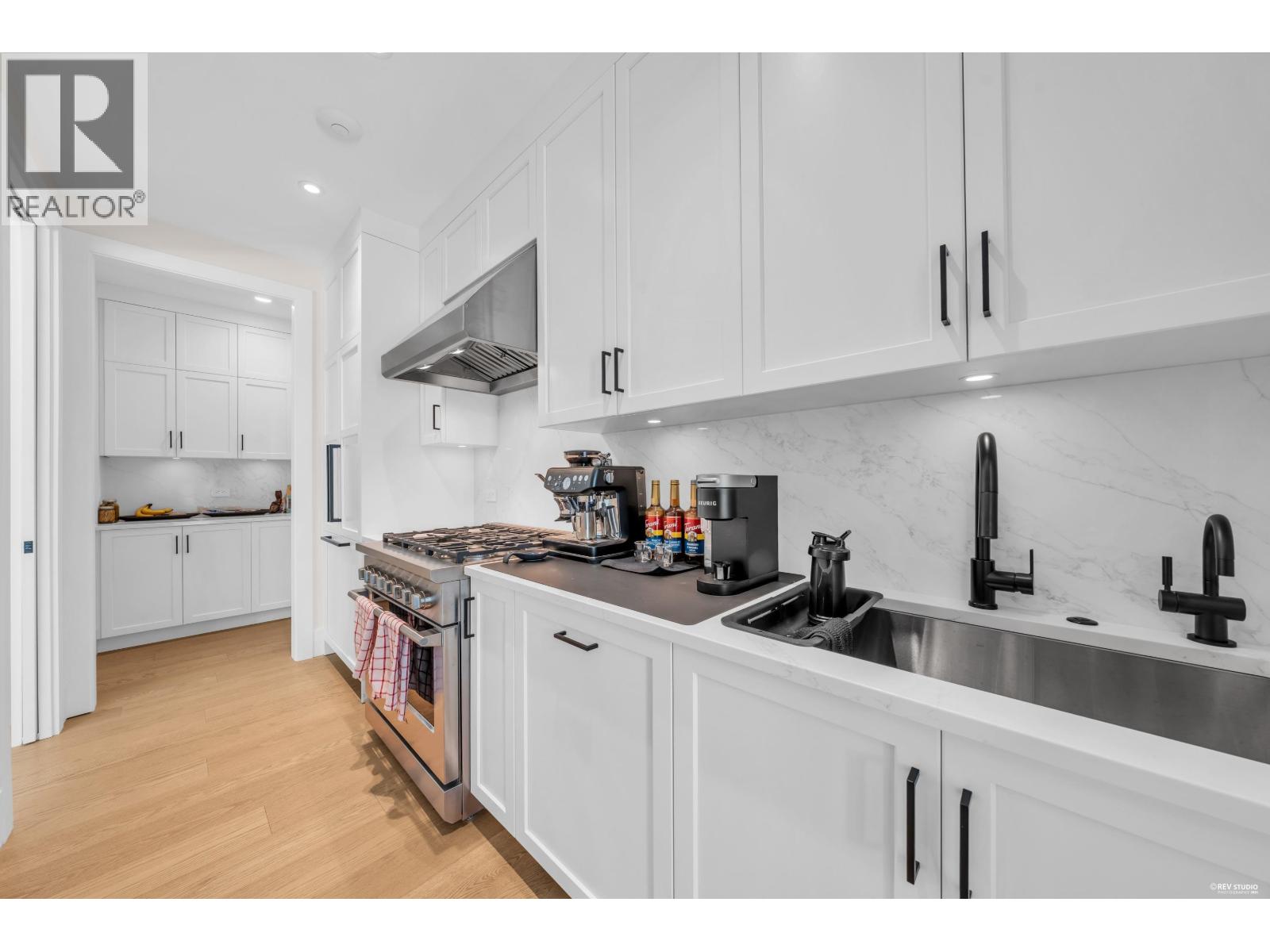 372 MOYNE DRIVE - Photo 7