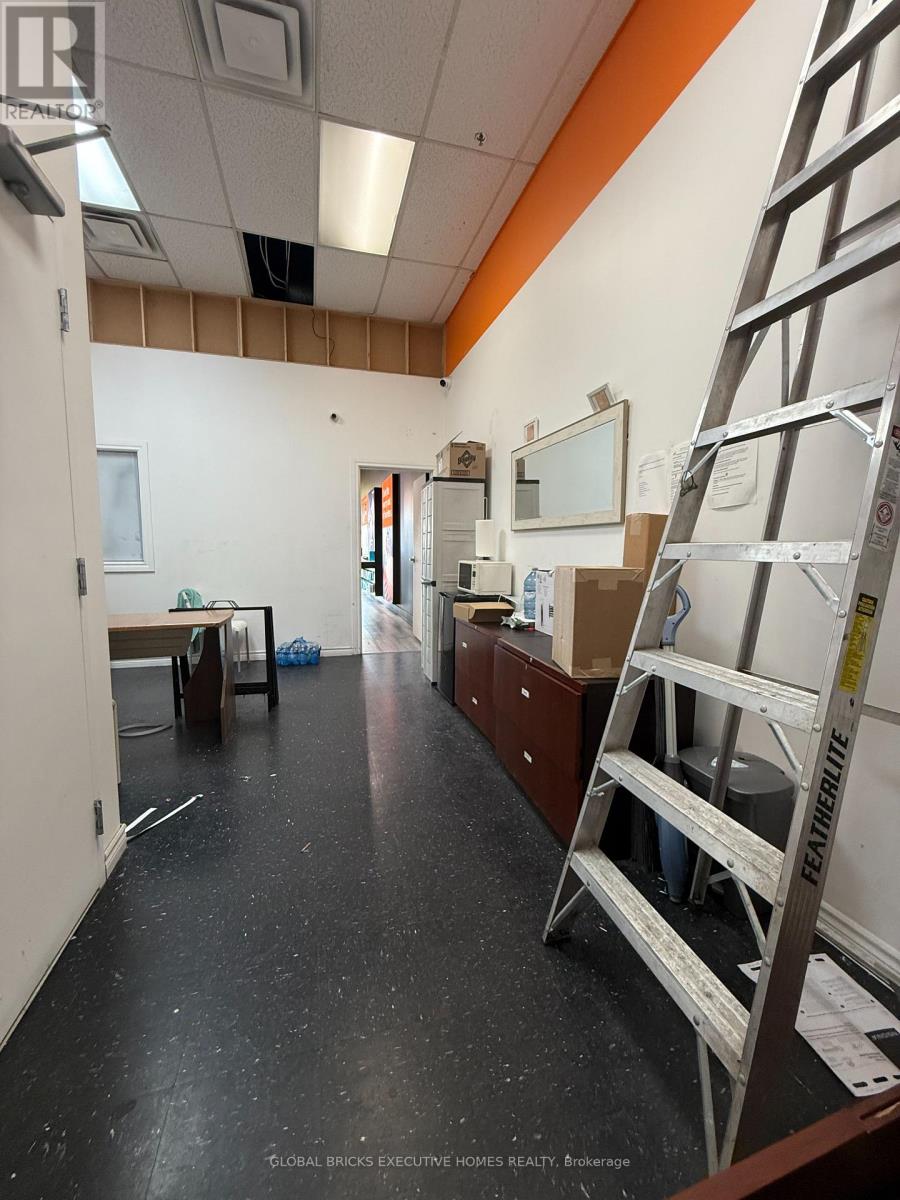 24a - 2514 Finch Avenue W, Toronto, Ontario  M9M 2G3 - Photo 16 - W13516272