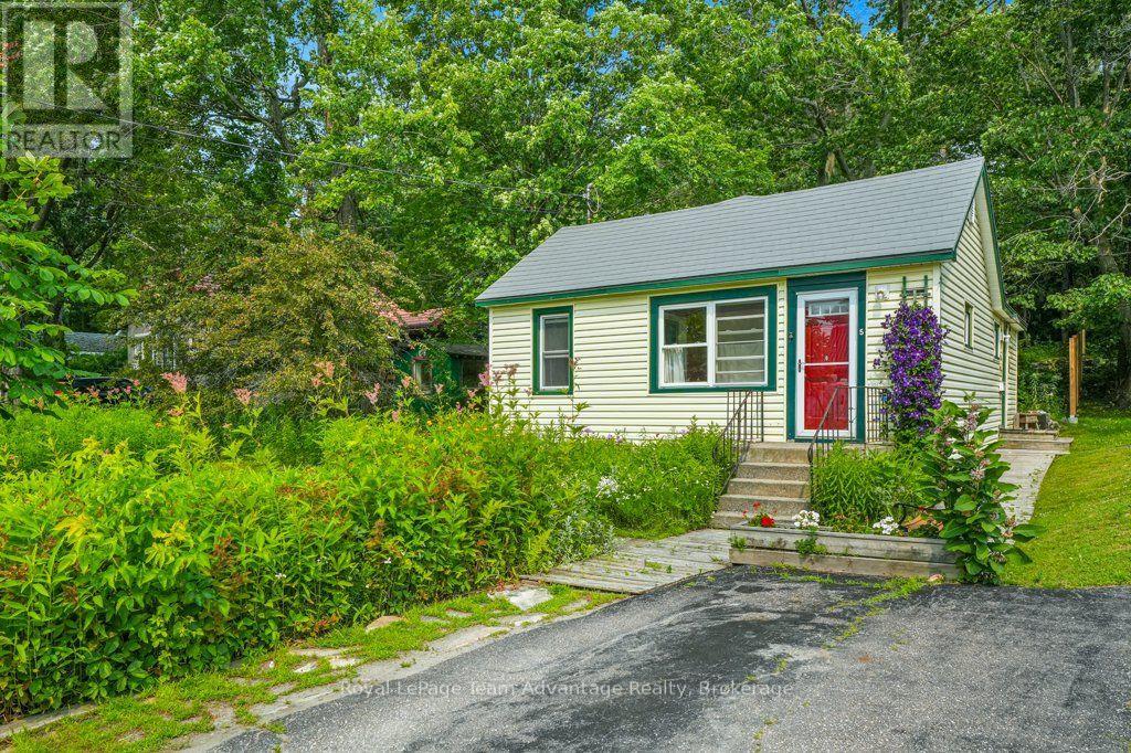 5 Georgina Street, Parry Sound, Ontario  P2A 2C9 - Photo 1 - X13568288