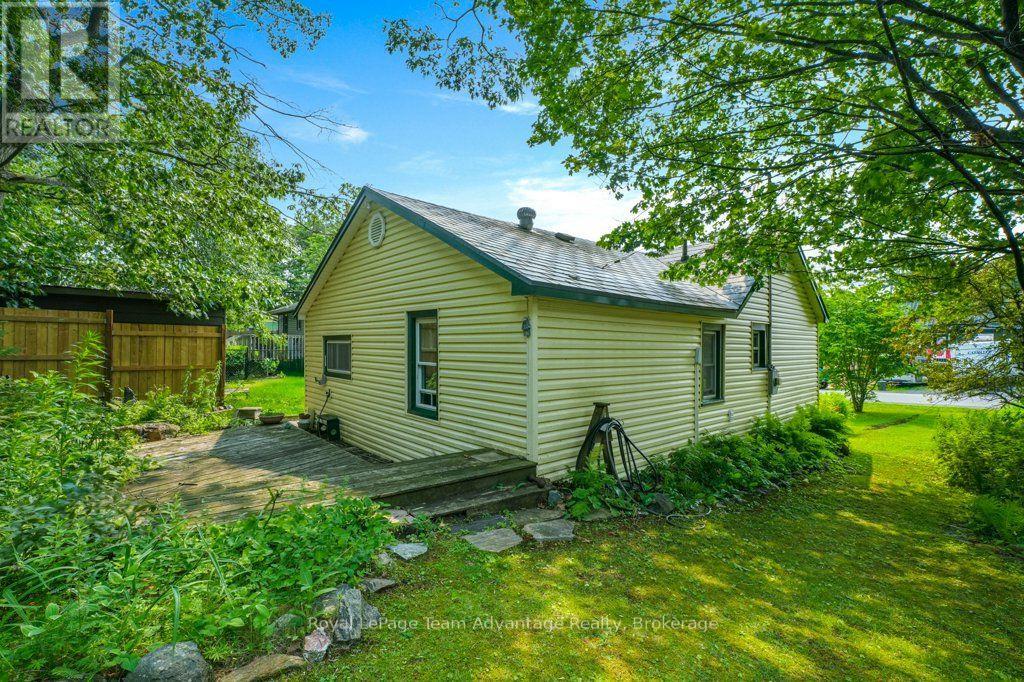 5 Georgina Street, Parry Sound, Ontario  P2A 2C9 - Photo 3 - X13568288