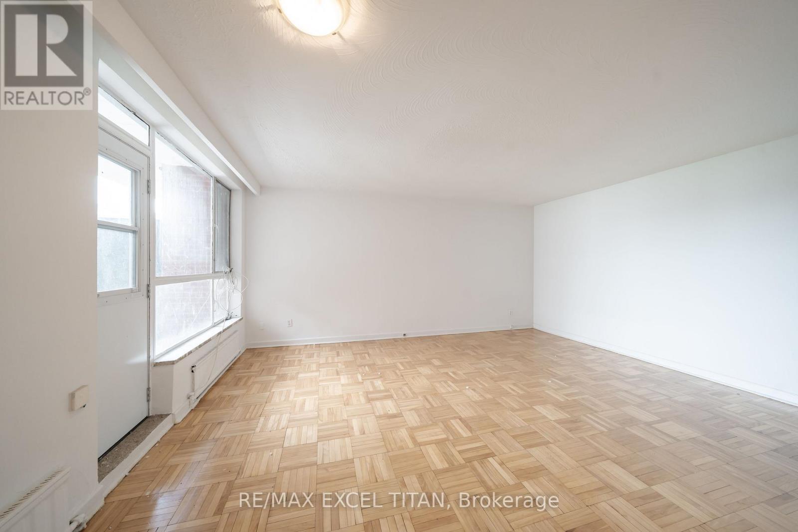 301 - 165 Cosburn Avenue, Toronto, Ontario  M4J 2L3 - Photo 2 - E13568230