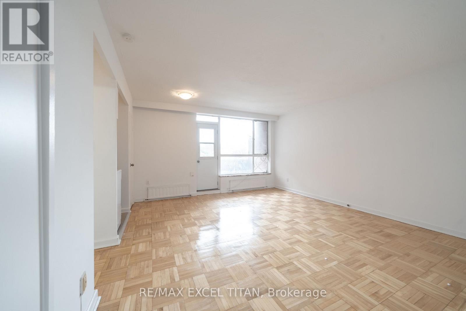 301 - 165 Cosburn Avenue, Toronto, Ontario  M4J 2L3 - Photo 3 - E13568230