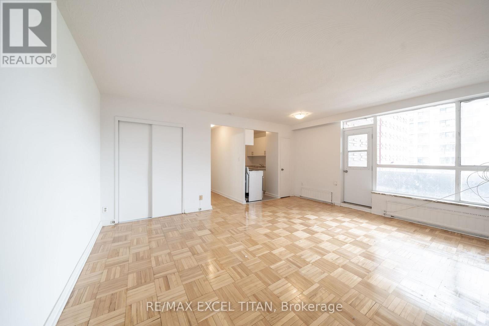 301 - 165 Cosburn Avenue, Toronto, Ontario  M4J 2L3 - Photo 4 - E13568230