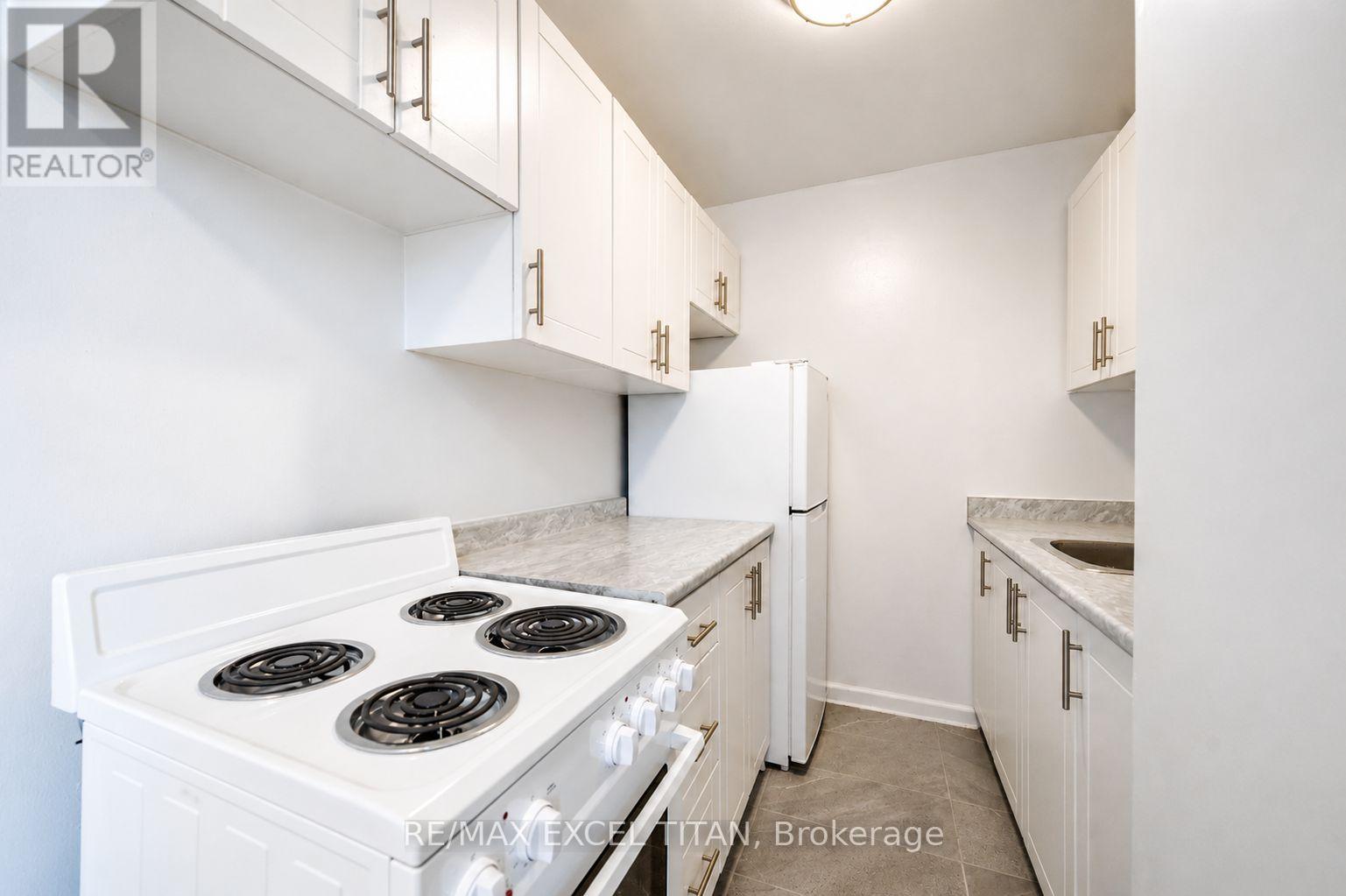 301 - 165 Cosburn Avenue, Toronto, Ontario  M4J 2L3 - Photo 5 - E13568230