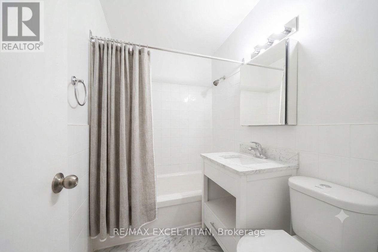 301 - 165 Cosburn Avenue, Toronto, Ontario  M4J 2L3 - Photo 6 - E13568230