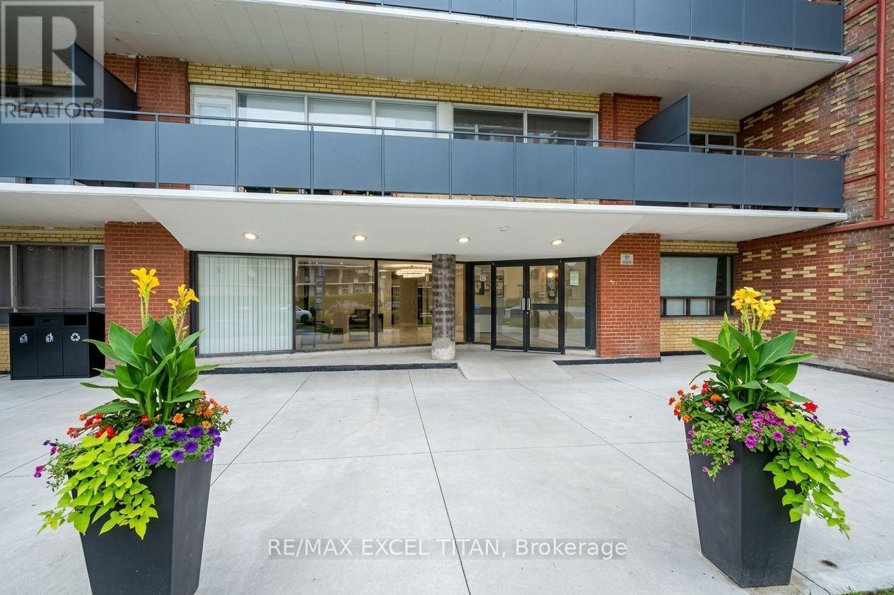 301 - 165 Cosburn Avenue, Toronto, Ontario  M4J 2L3 - Photo 7 - E13568230