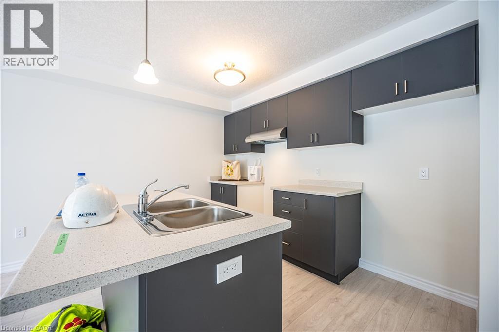 18 Pine Warbler Street, Kitchener, Ontario  N2P 0L6 - Photo 5 - 40847805
