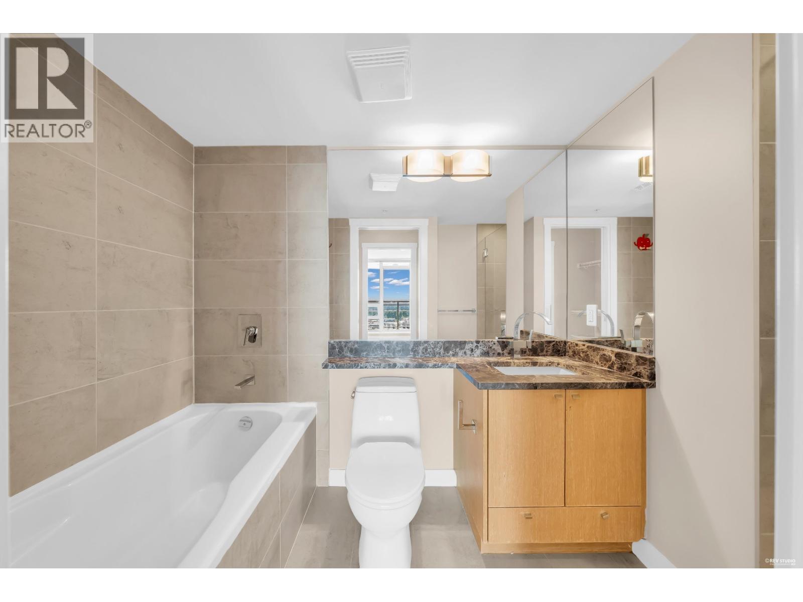 2805 2978 Glen Drive, Coquitlam, British Columbia  V3B 0C3 - Photo 14 - R3146553