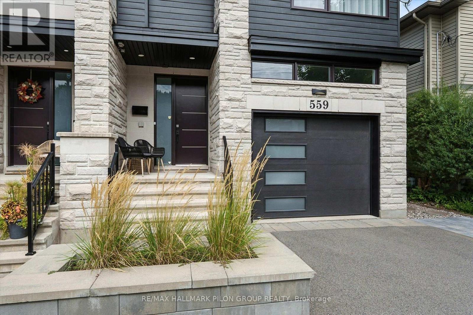 559 Mutual Street, Ottawa, Ontario  K1K 1C5 - Photo 2 - X13568506
