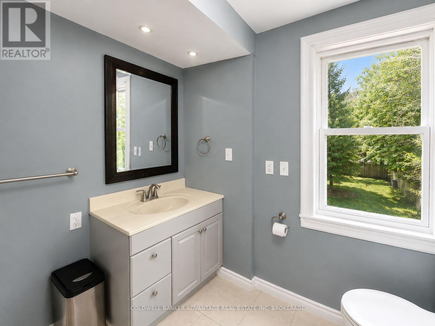 64 Pine Street N, Thorold, Ontario  L2V 2N9 - Photo 13 - X13568416