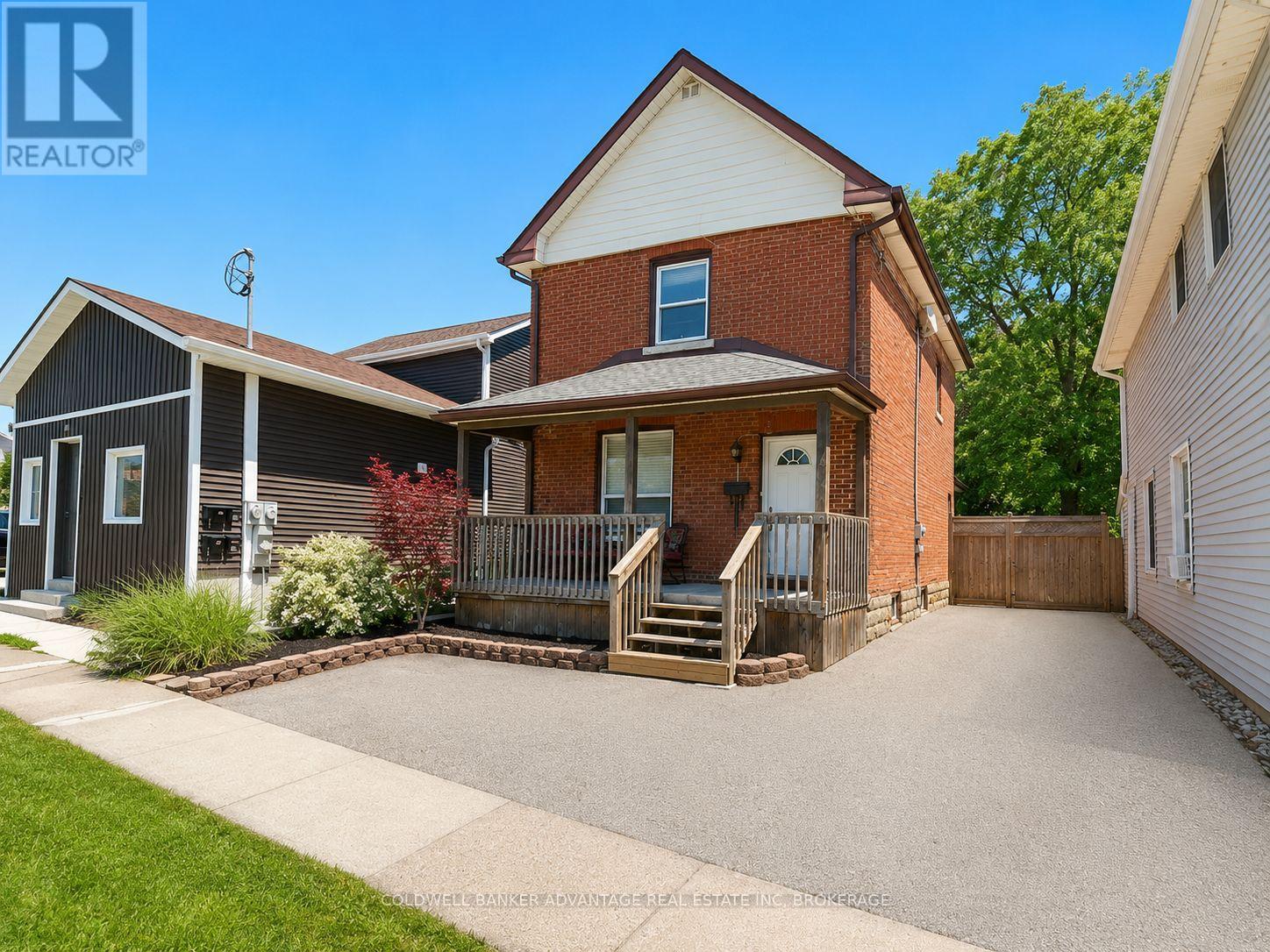 64 Pine Street N, Thorold, Ontario  L2V 2N9 - Photo 2 - X13568416