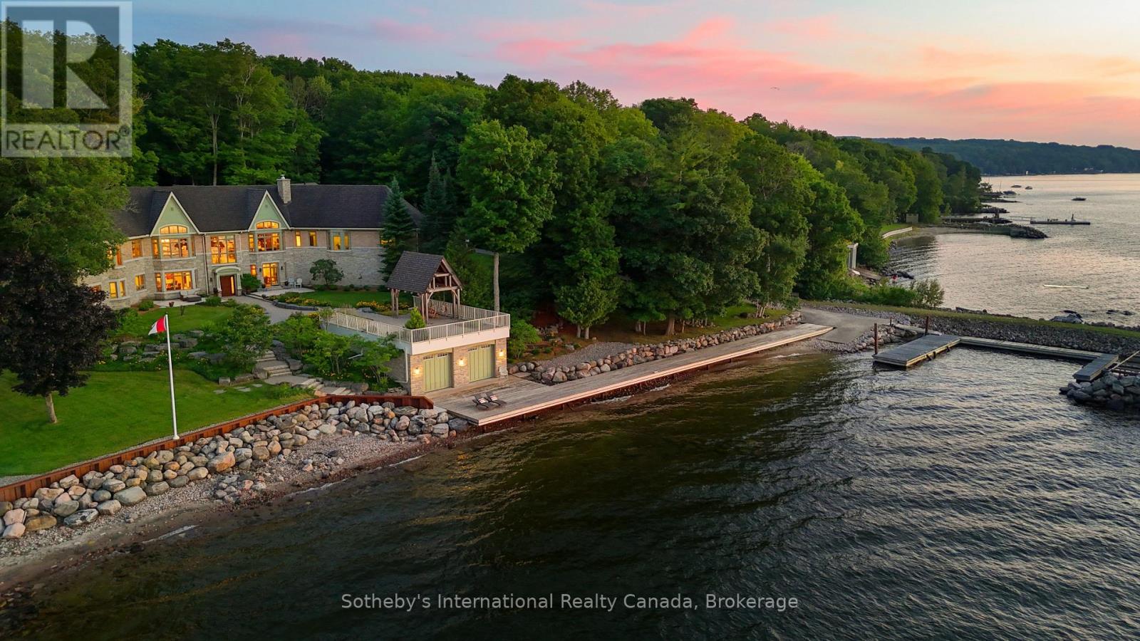 250 Gordon Drive, Penetanguishene, Ontario  L9M 1Y4 - Photo 2 - S13568450