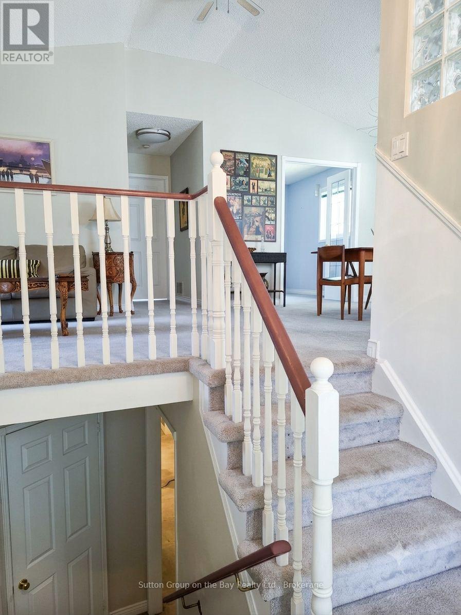 6 Donald Crescent, Wasaga Beach, Ontario  L9Z 1E1 - Photo 4 - S13568504