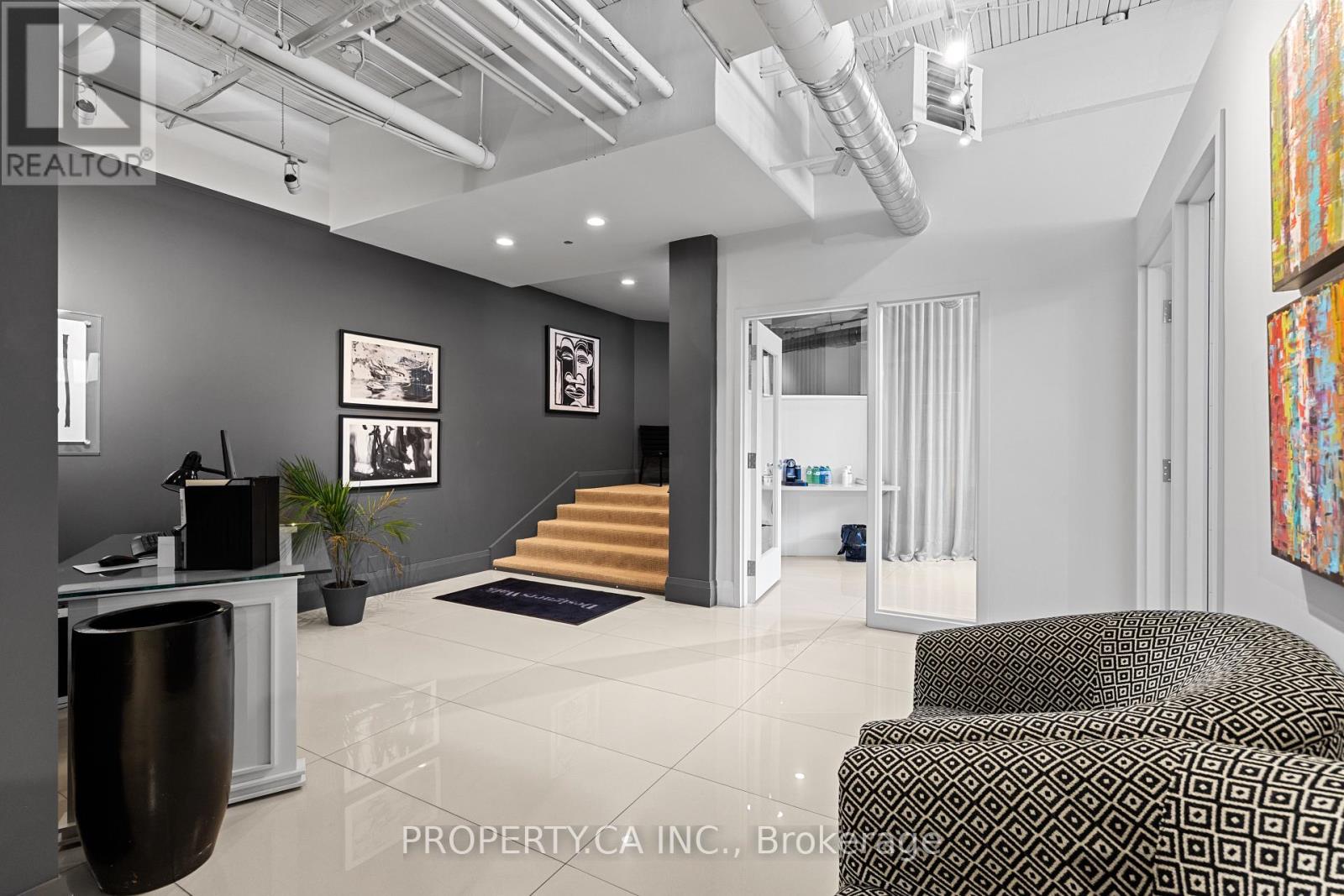 Floor 1 - 320-26 Davenport Road, Toronto, Ontario  M5R 1K6 - Photo 8 - C13568486
