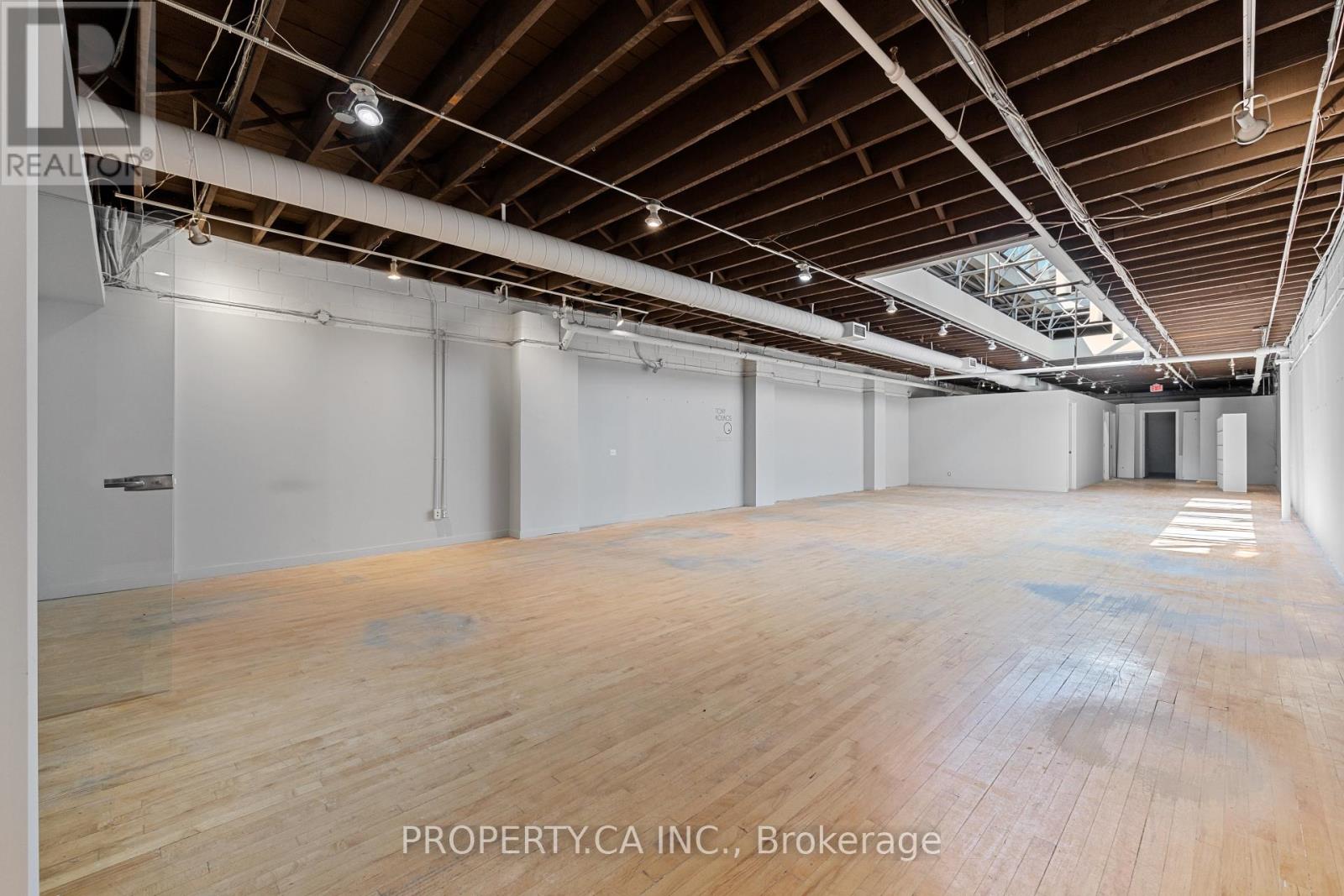 302 - 170 BEDFORD ROAD, Toronto, Ontario