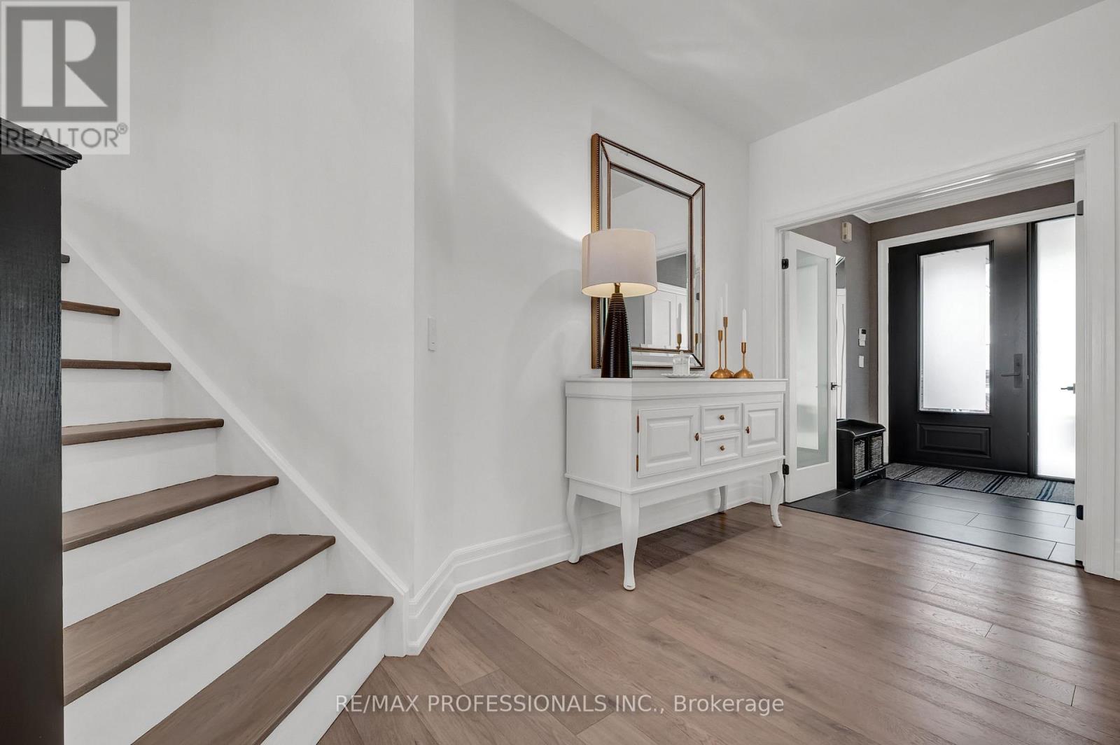 11 Tweedie Crescent, Whitby, Ontario  L1P 1X4 - Photo 4 - E13568514
