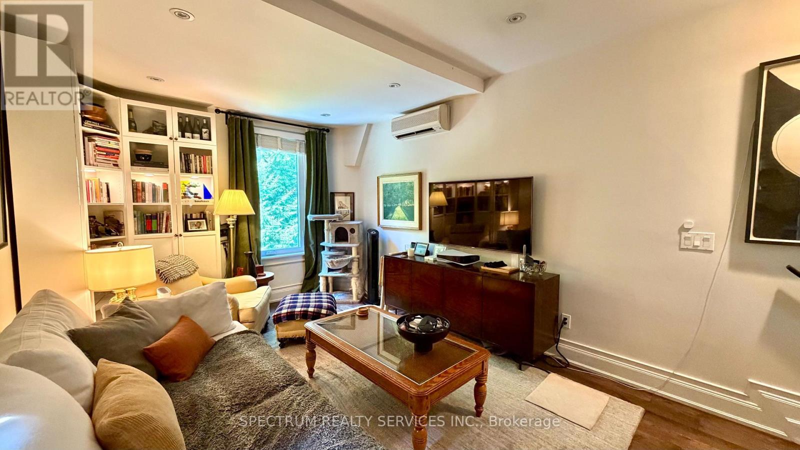 2 - 92 Caroline Avenue, Toronto, Ontario  M4M 2X7 - Photo 3 - E13568522