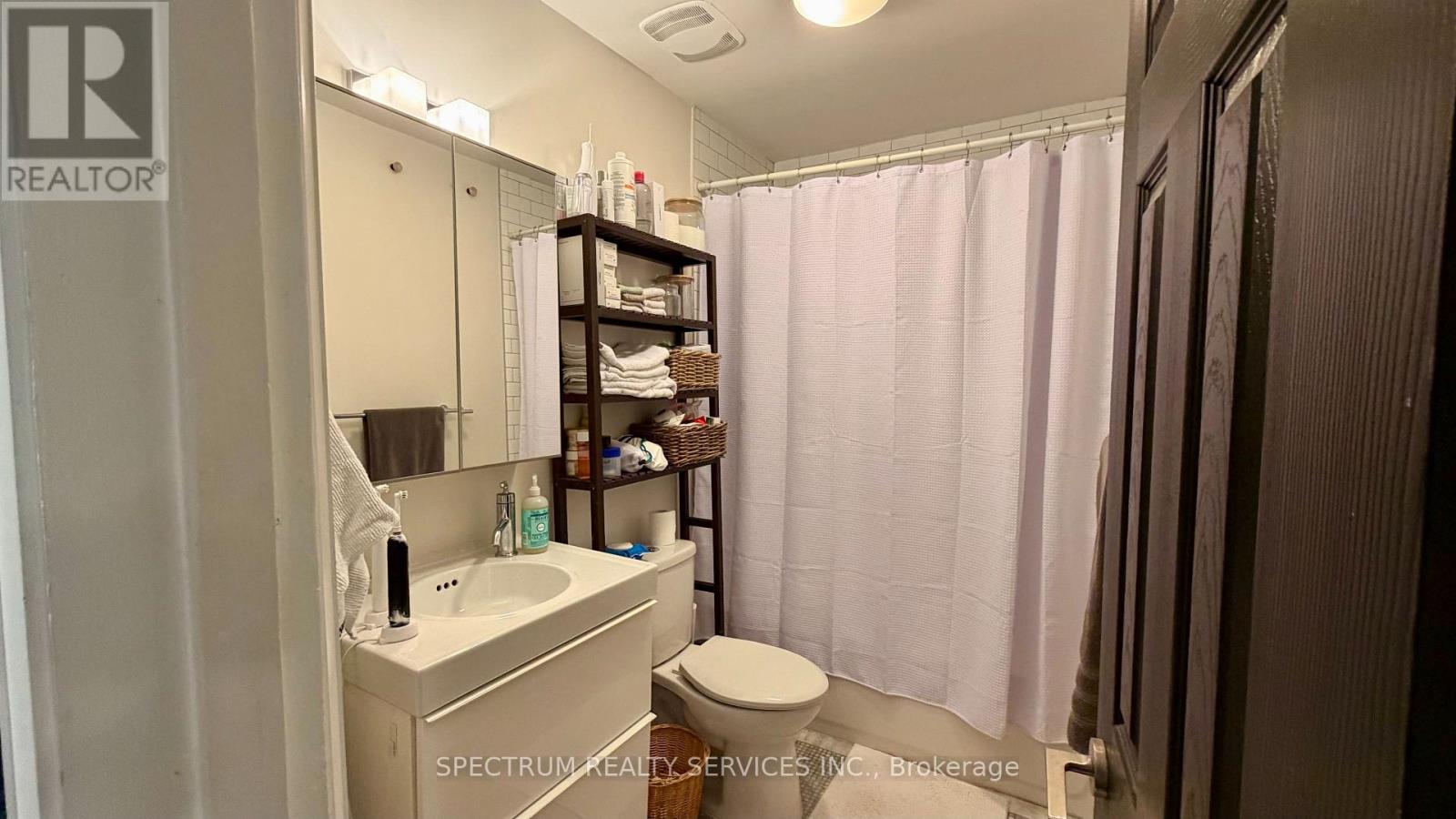2 - 92 Caroline Avenue, Toronto, Ontario  M4M 2X7 - Photo 8 - E13568522
