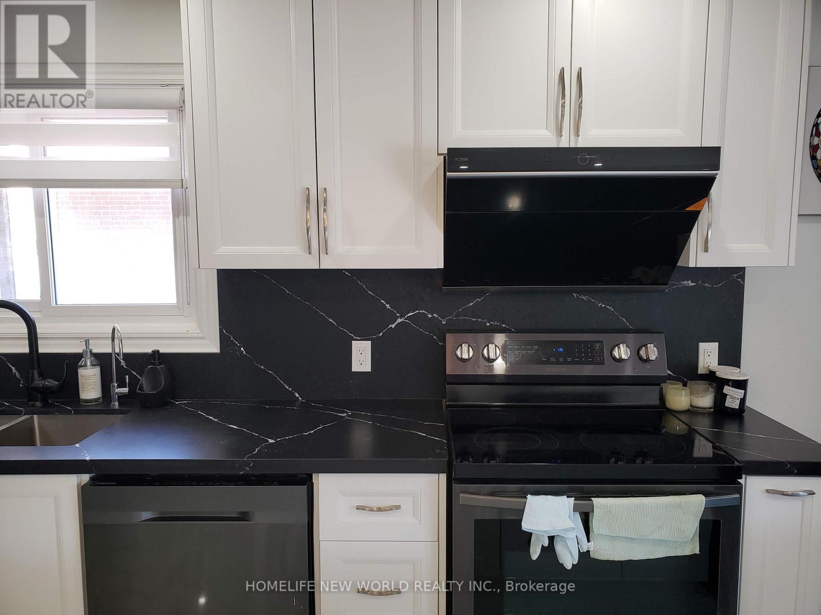 Main - 13 Rockport Crescent, Richmond Hill, Ontario  L4C 2L5 - Photo 4 - N13568540