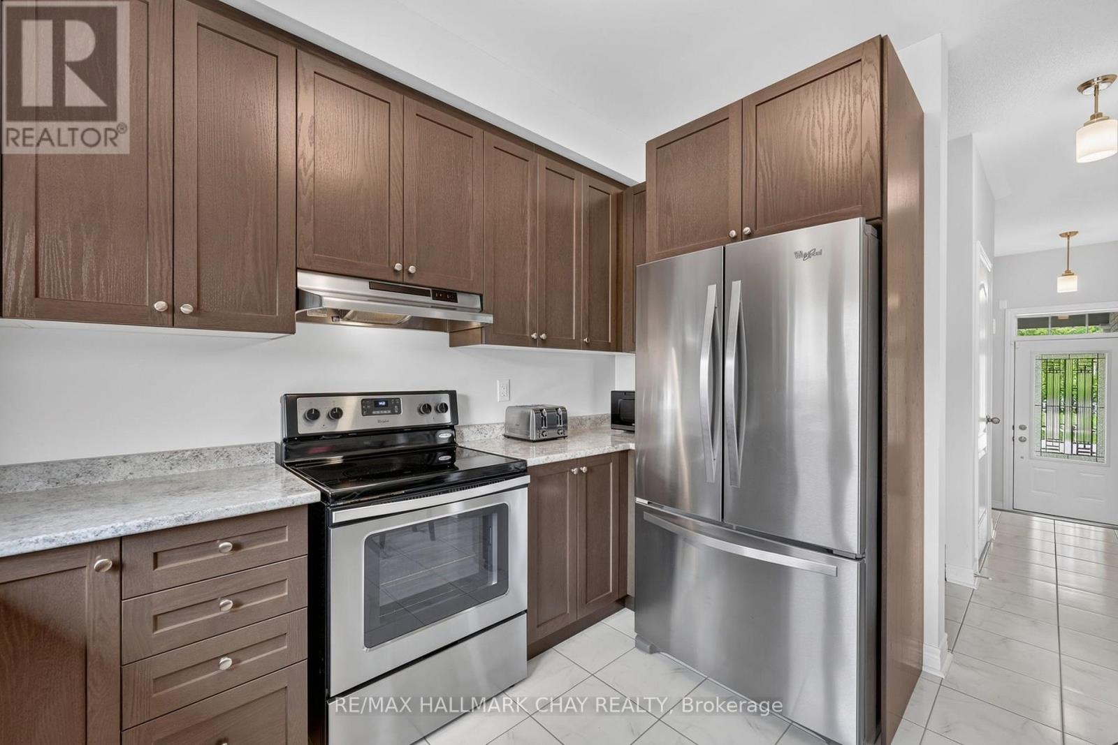 21 Pearcey Crescent, Barrie, Ontario  L4N 6R8 - Photo 4 - S13568418